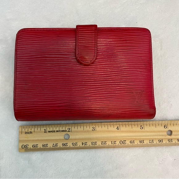Louis Vuitton Vibrant Red Epi Kiss Lock Wallet - Picture 4 of 9